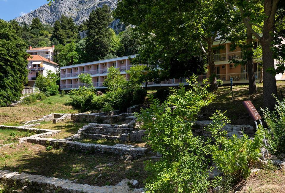 ホテル Tourist Settlement Brzet オミシュ エクステリア 写真