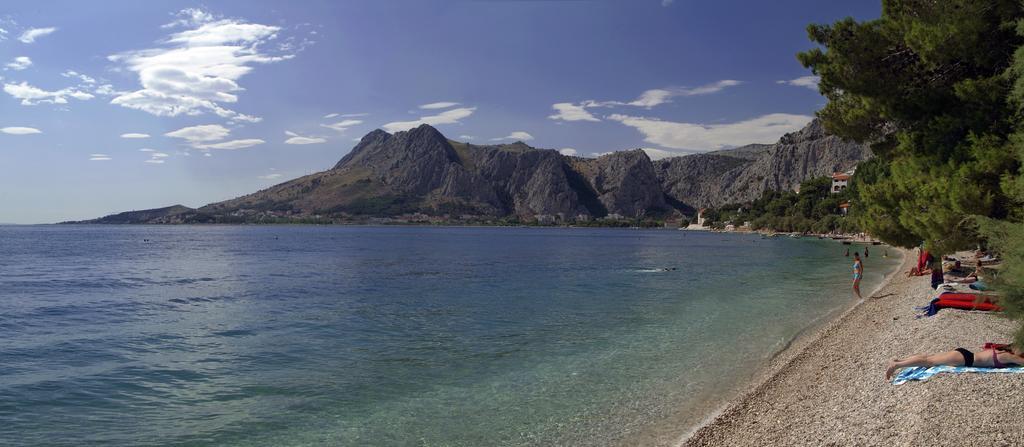ホテル Tourist Settlement Brzet オミシュ エクステリア 写真